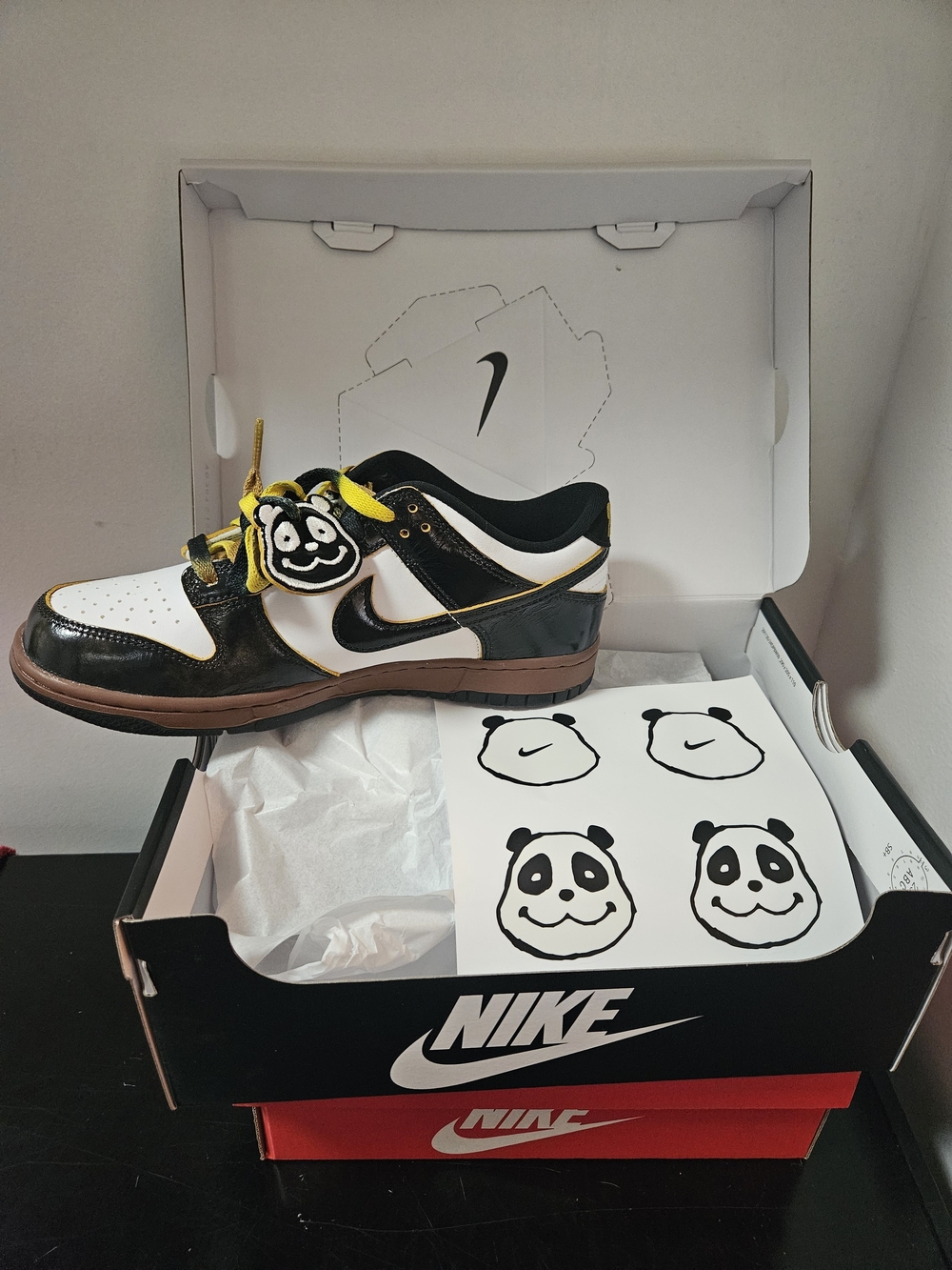 Nike Kids Black, White & Yellow Low-Top Sneaker with Panda Charm
